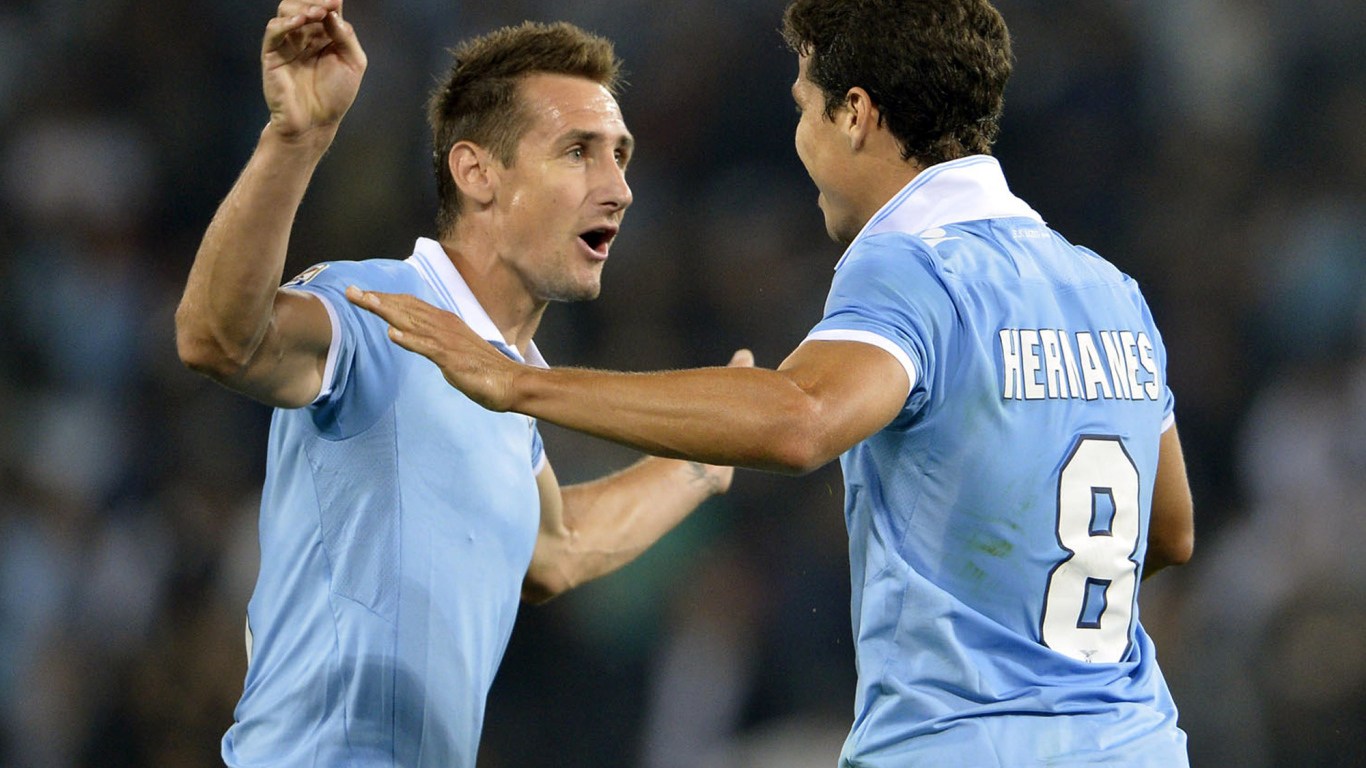 Лацио Мирослав Клозе празднует победу