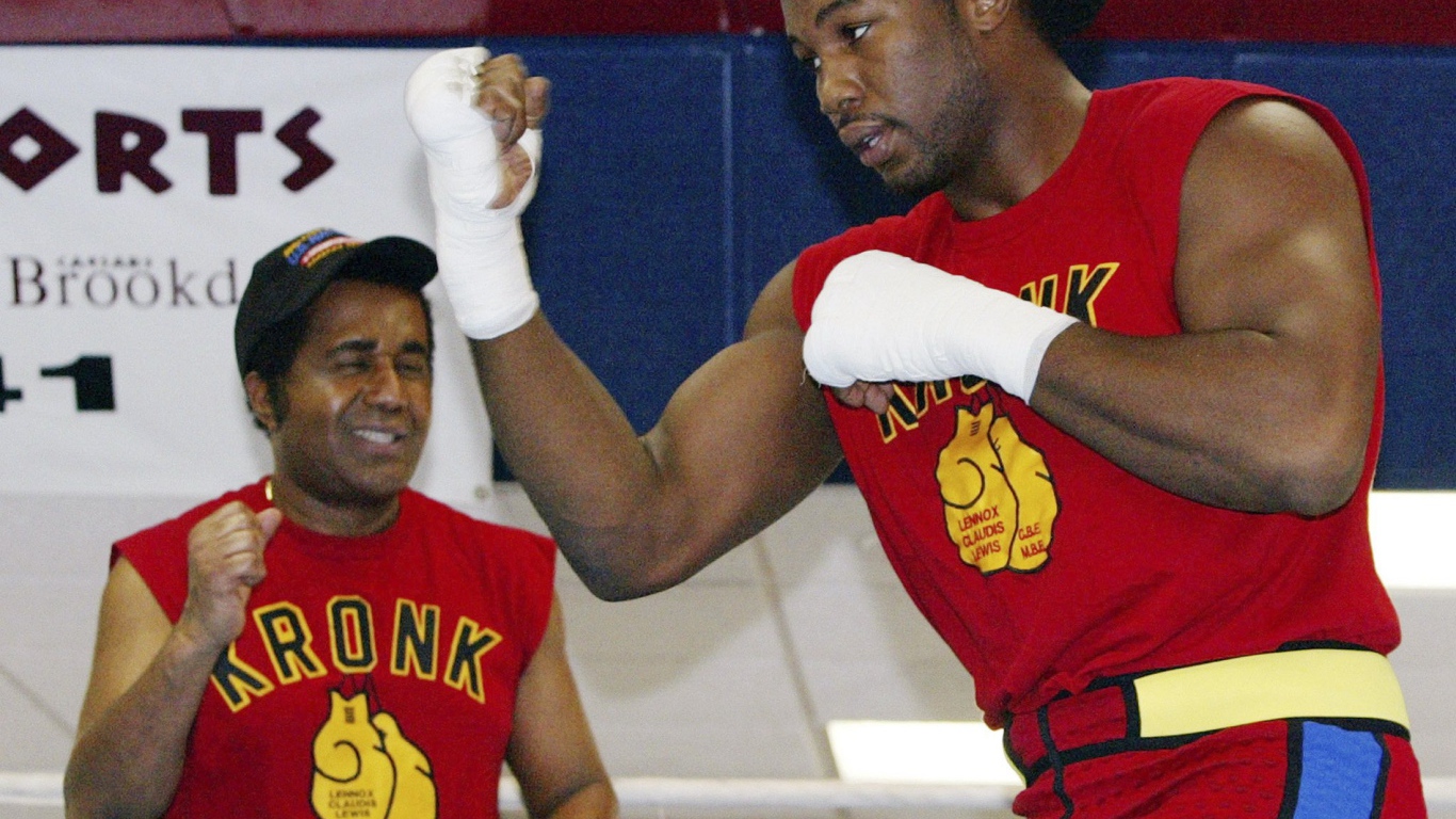 Леннокс Льюис тренируется