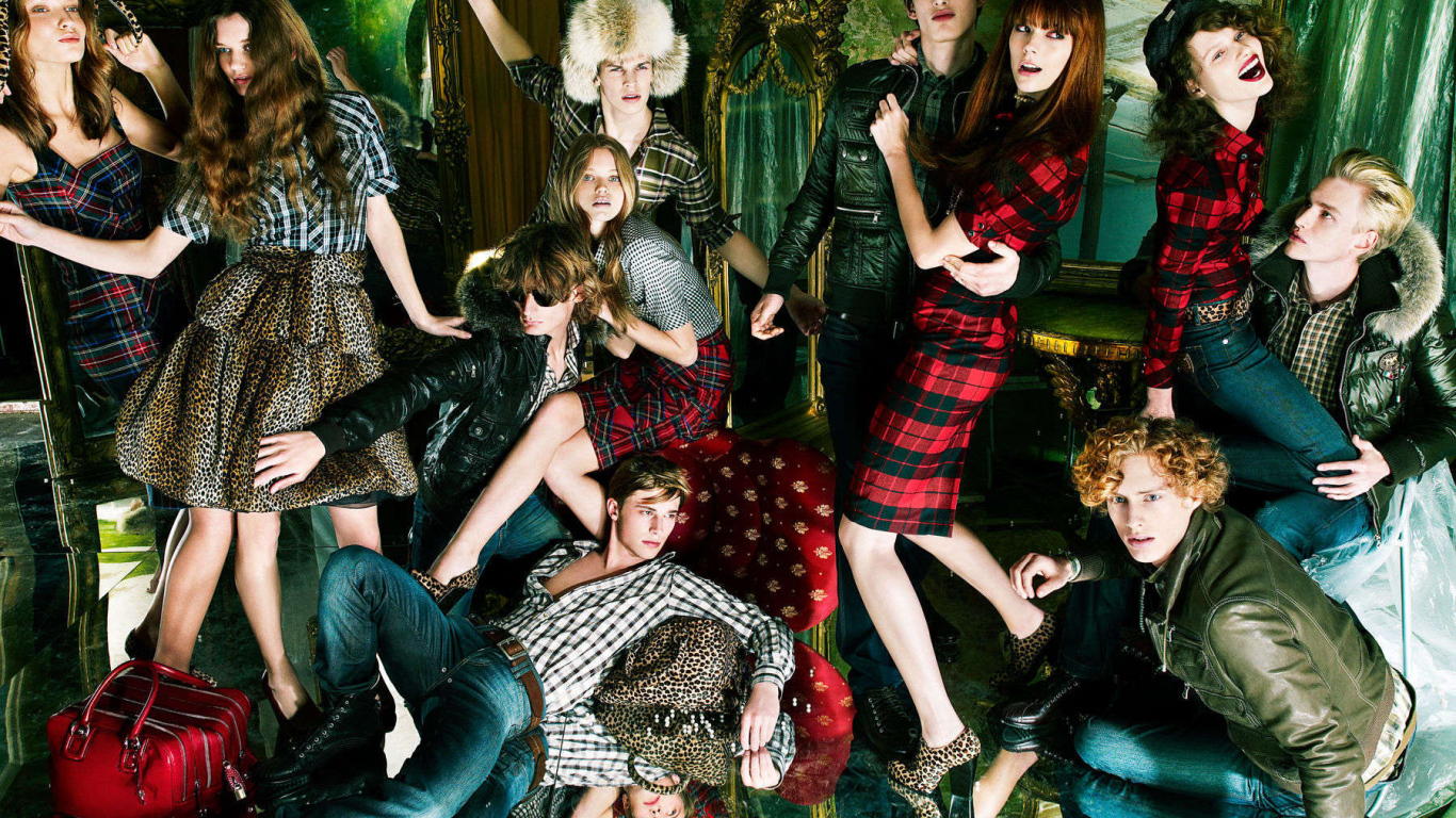 Фотография людей в модной одежде