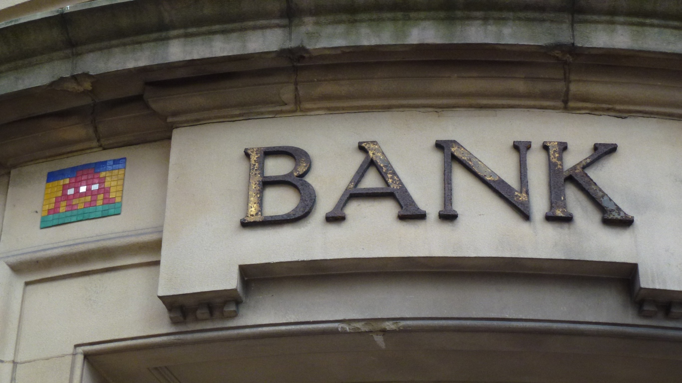 Банк и Space Invader