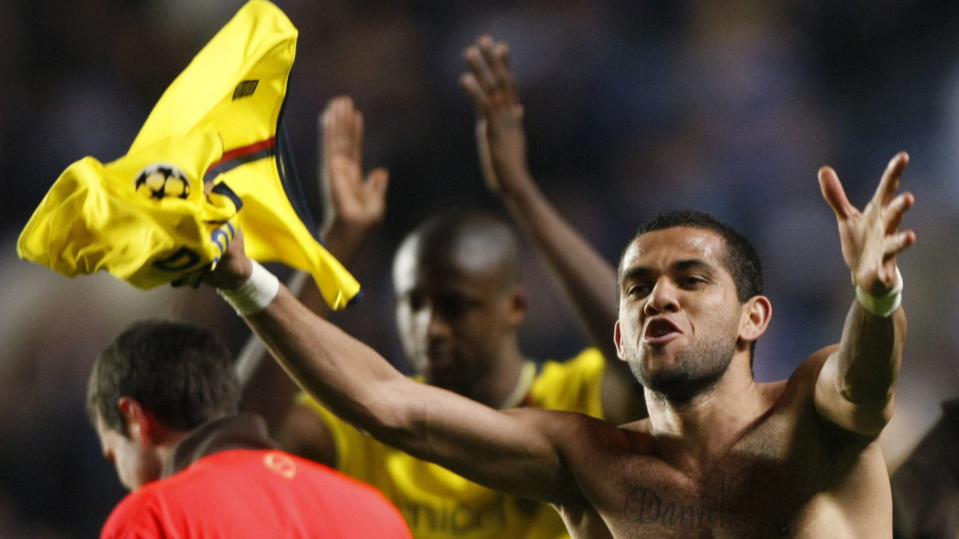 Лучший футболист Барселоны Даниэл Алвес без его футболки