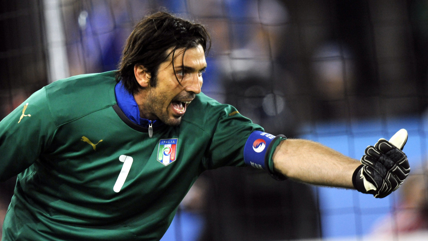 Футболист Ювентуса Джанлуиджи Буффон кричит