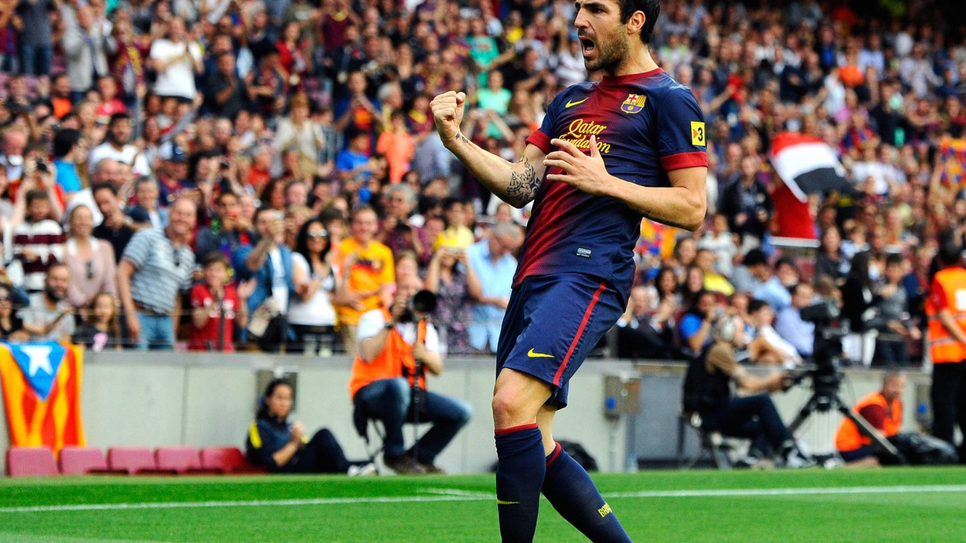 Полузащитник Барселоны Франсеск Фабрегас забил гол