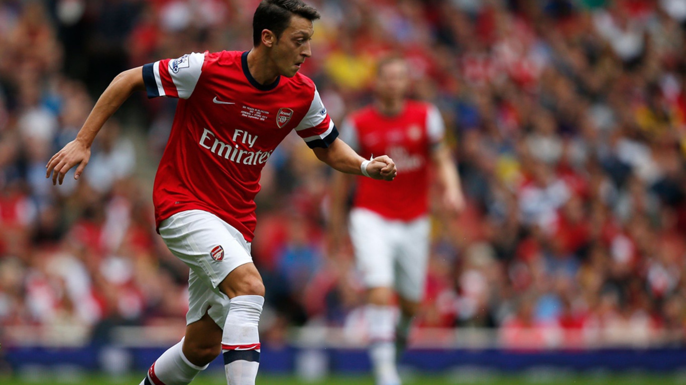 Игрок номер 8 Арсенала Месут Озил