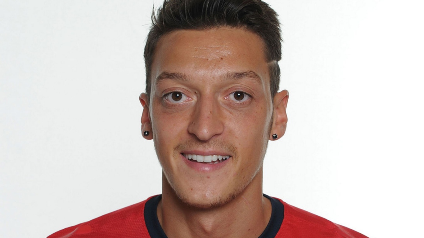 Игрок Арсенала Месут Озил крупным планом