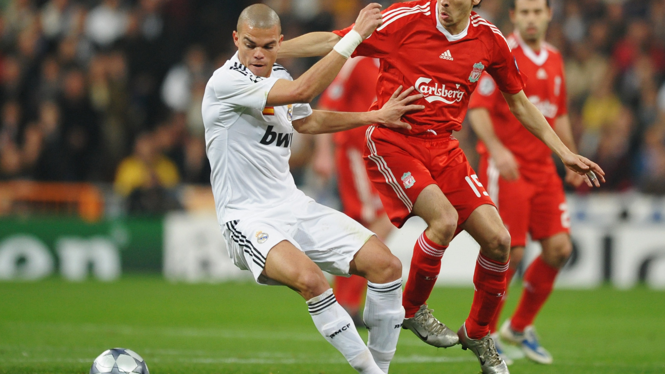 The player of Real Madrid Pepe is defending his gates