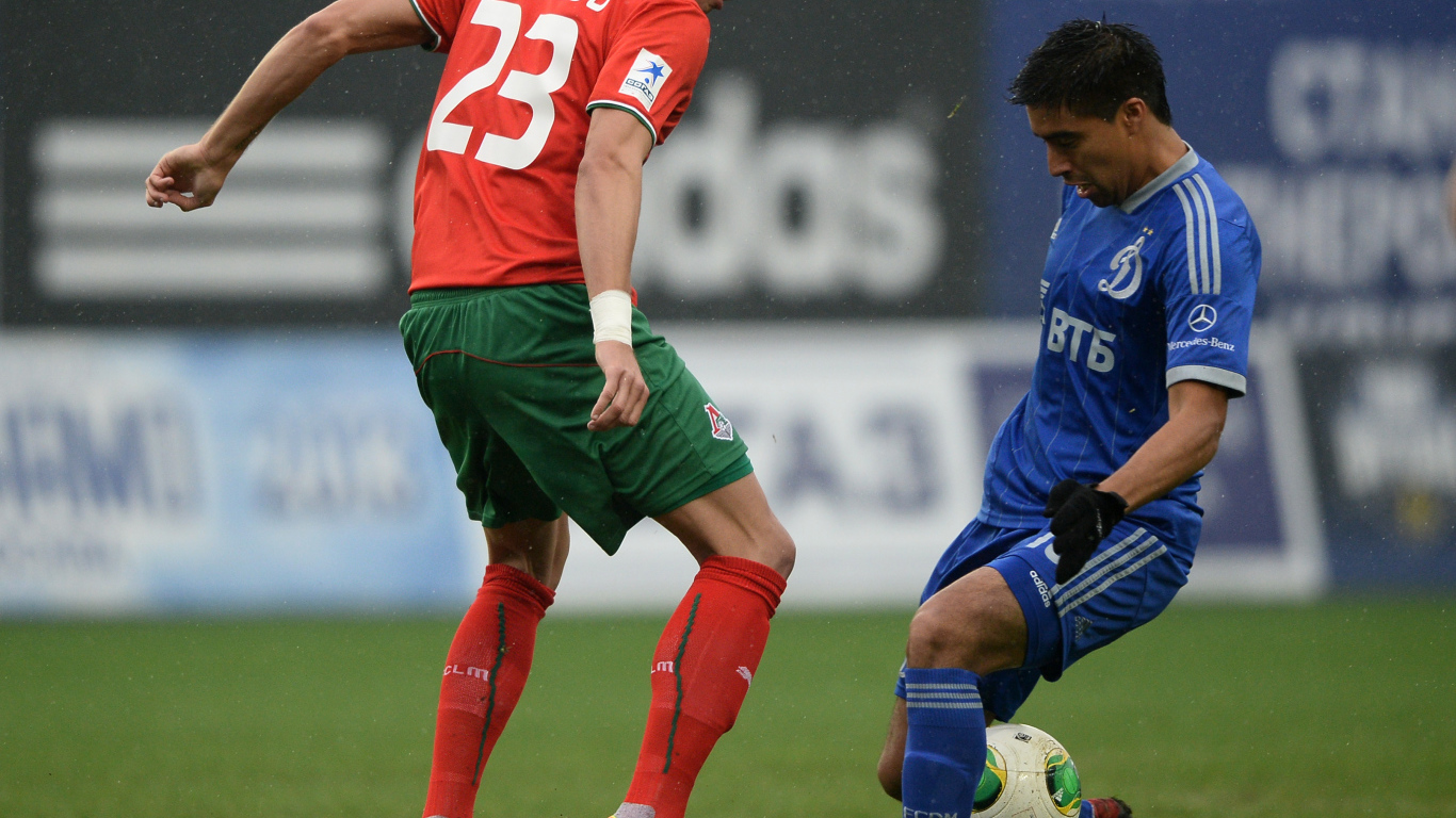 Полузащитник московского Локомотива Виталий Денисов