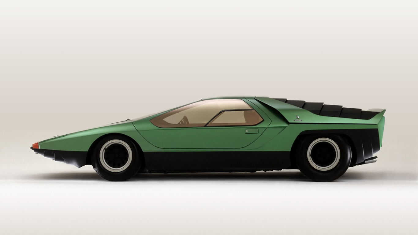 Красивый автомобиль Alfa Romeo carabo в Москве