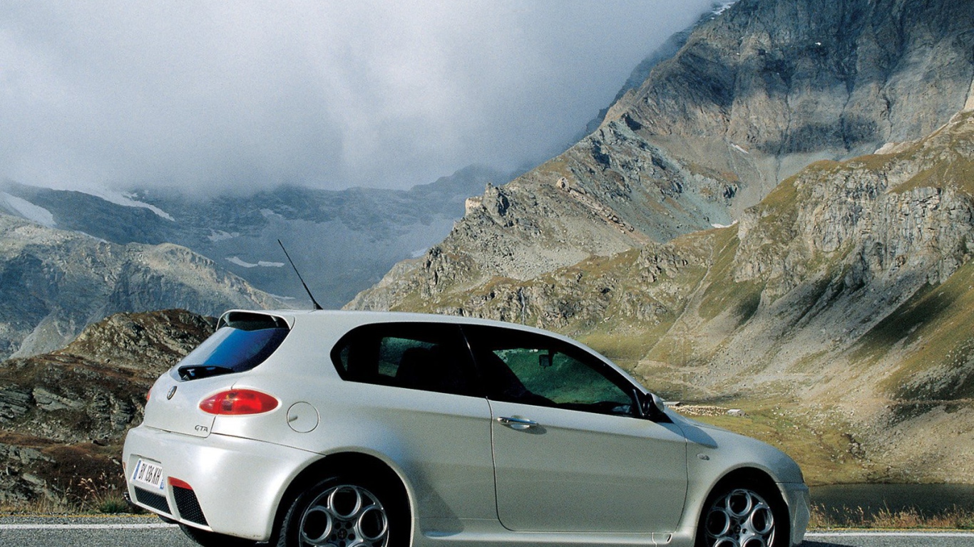 Автомобиль марки Alfa Romeo модели 147