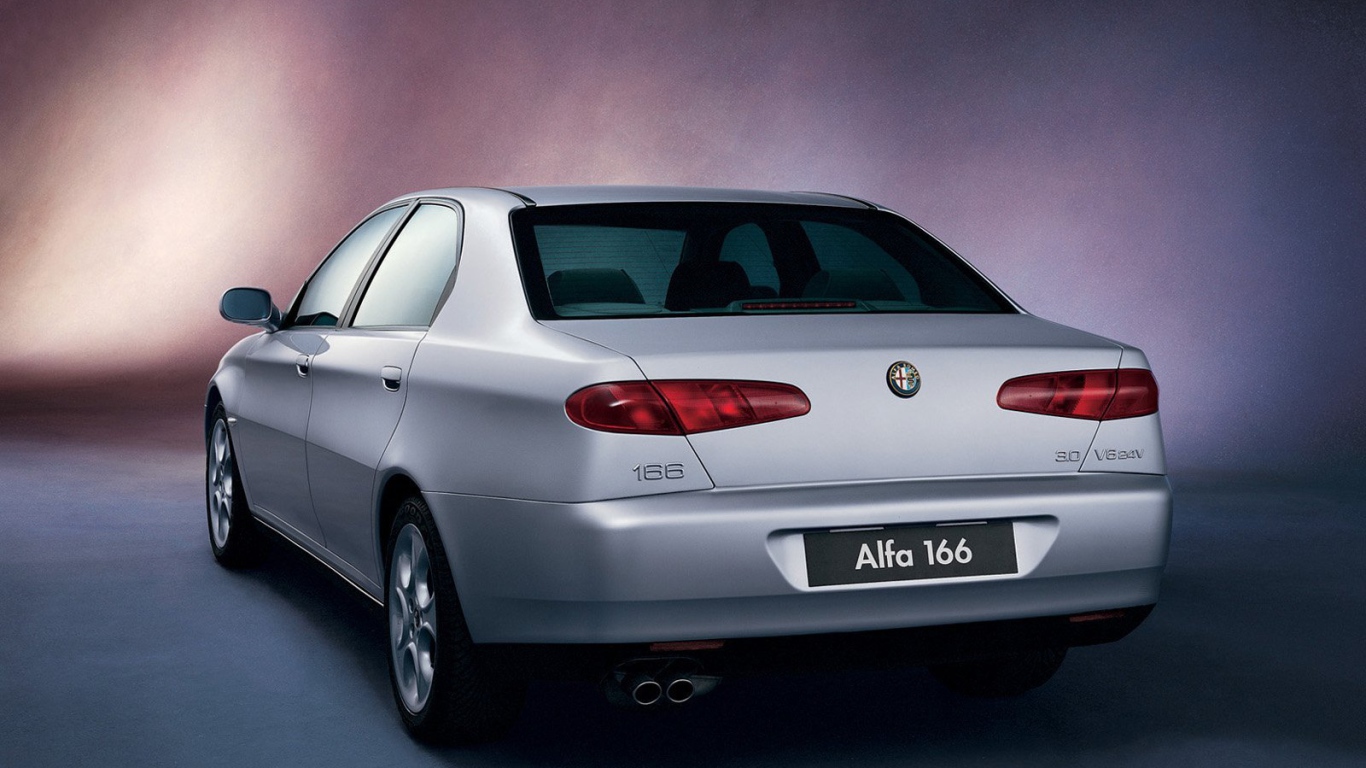 Автомобиль марки Alfa Romeo модели 166