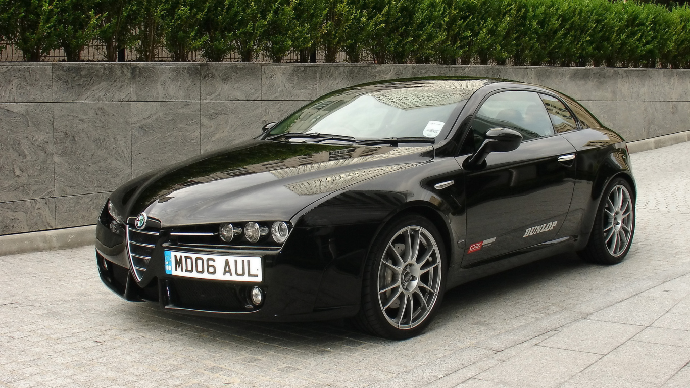 Автомобиль марки Alfa Romeo модели brera