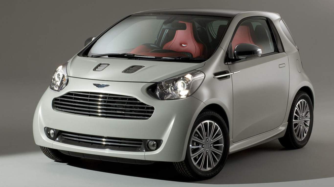 Красивый автомобиль Aston Martin cygnet