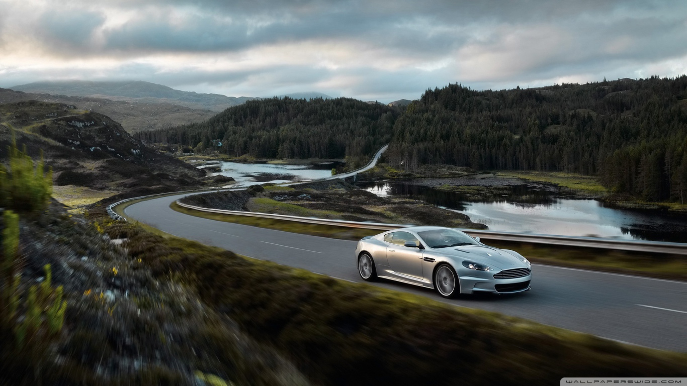 Красивый автомобиль Aston Martin dbs