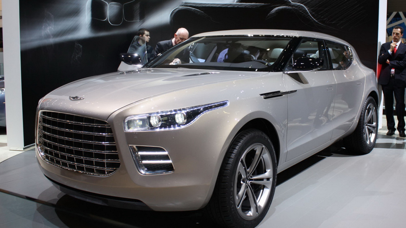 Красивый автомобиль Aston Martin lagonda