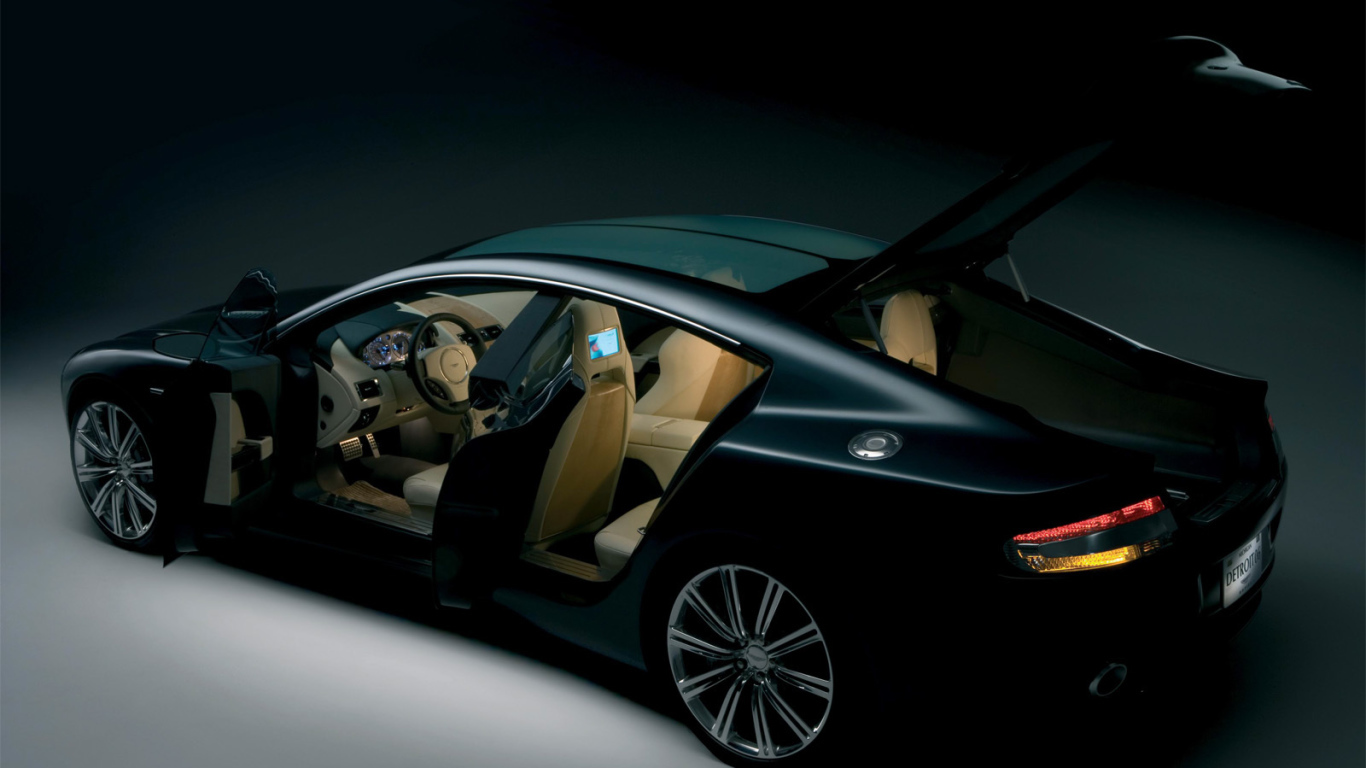 Красивый автомобиль Aston Martin rapide в Москве