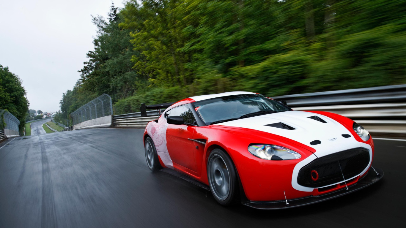 Красивый автомобиль Aston Martin zagato в Москве
