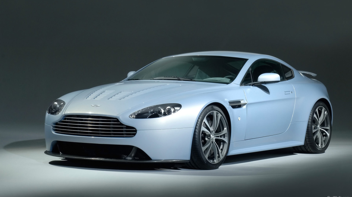 Новый автомобиль Aston Martin v12