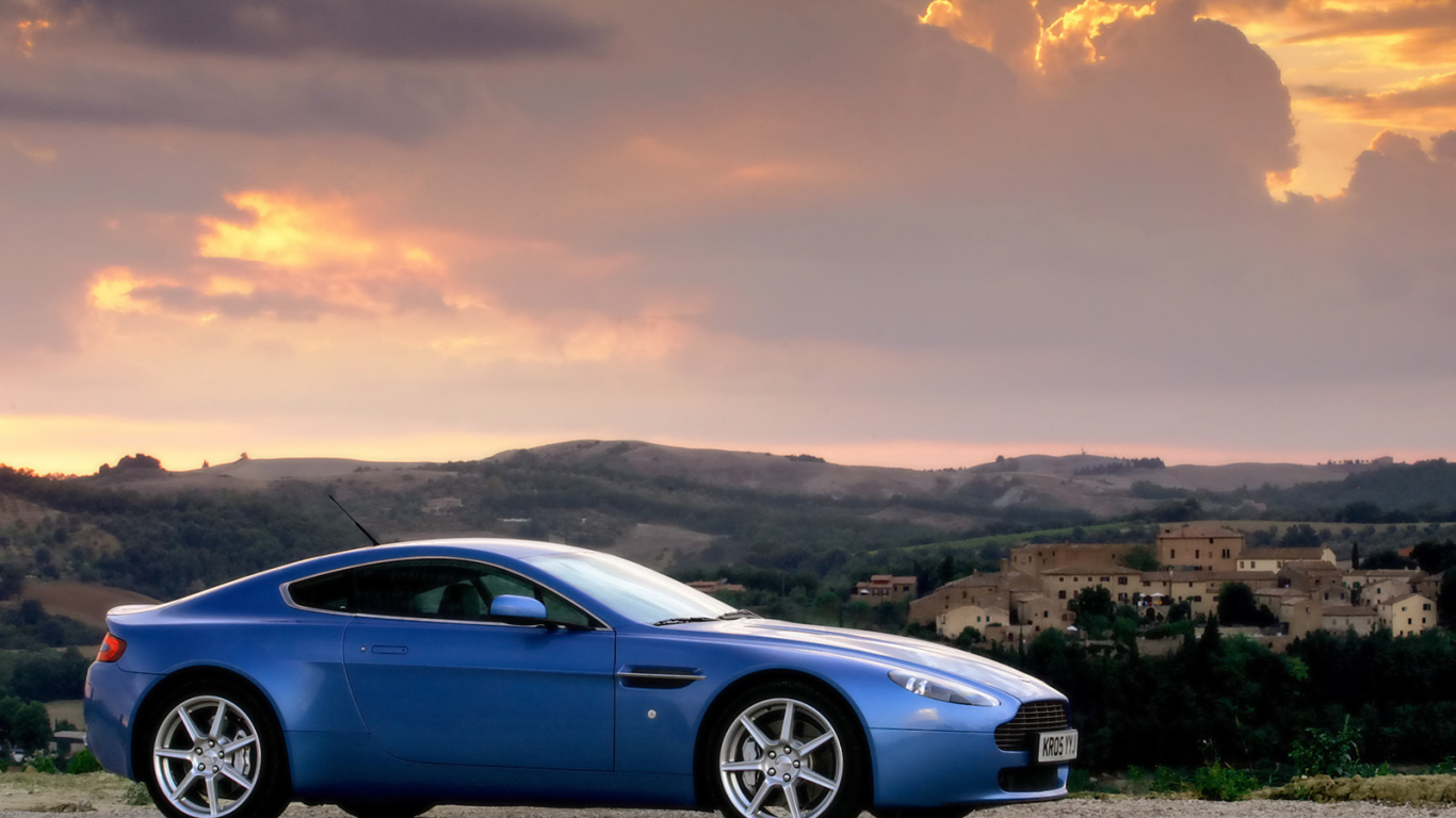 Новый автомобиль Aston Martin v8 vantage