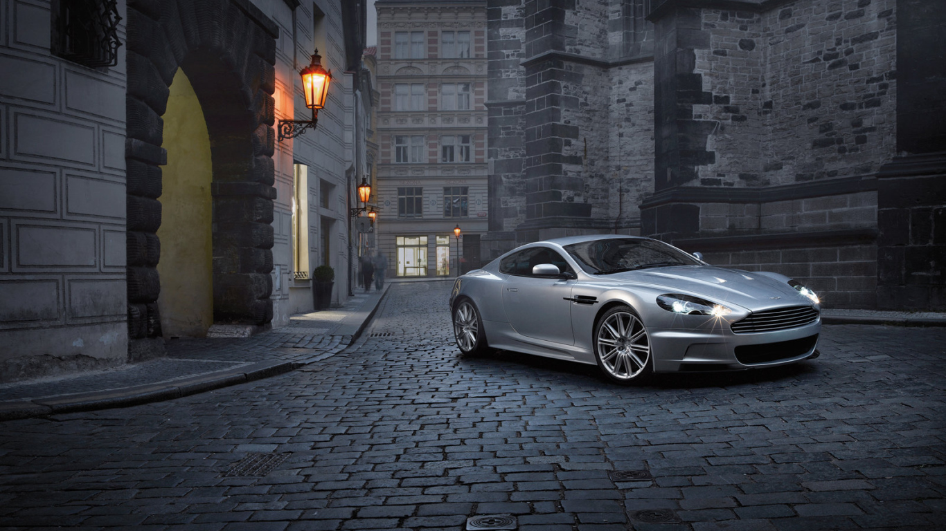 Надежная машина Aston Martin dbs