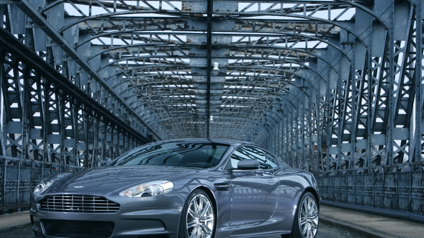 Тест драйв автомобиля Aston Martin dbs