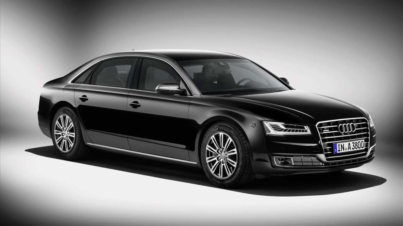 Красивый автомобиль Audi A8 2014