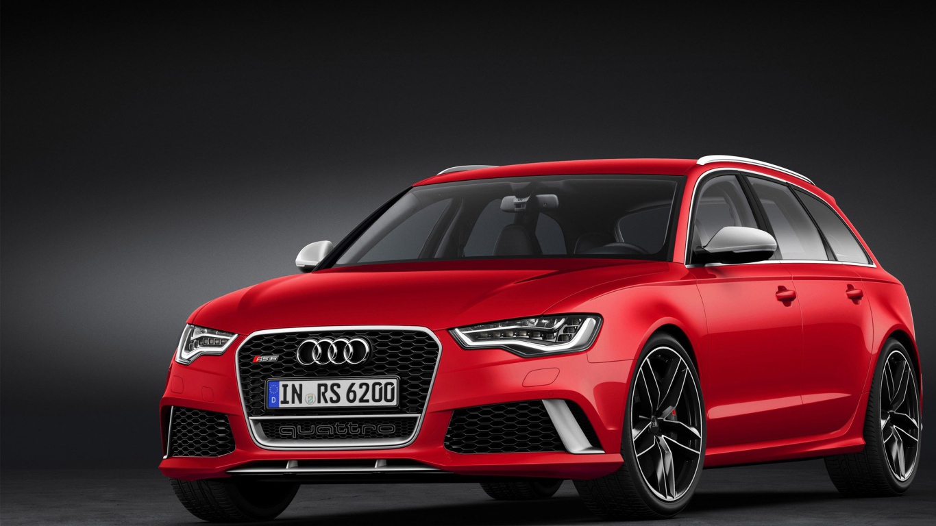 Автомобиль Audi RS Q3 2014 года на дороге