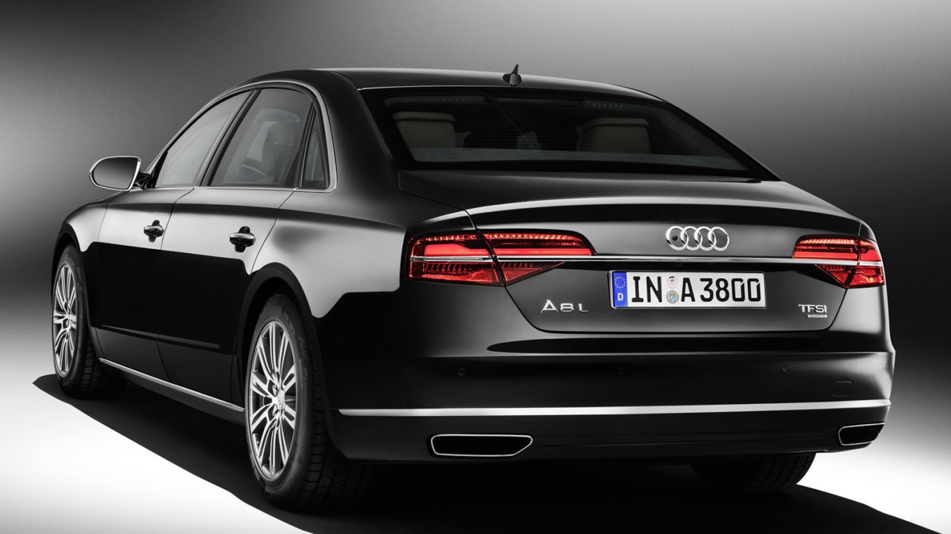 Автомобиль марки Audi модели A8 2014
