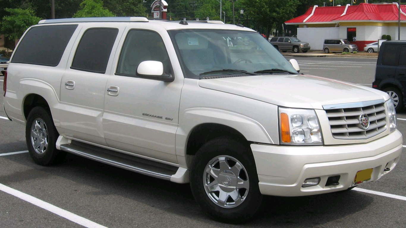 Белый Cadillac Escalade 2014