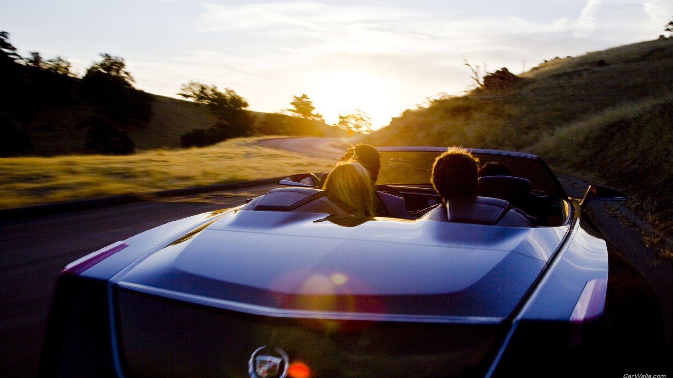 Кадиллак едет на закат