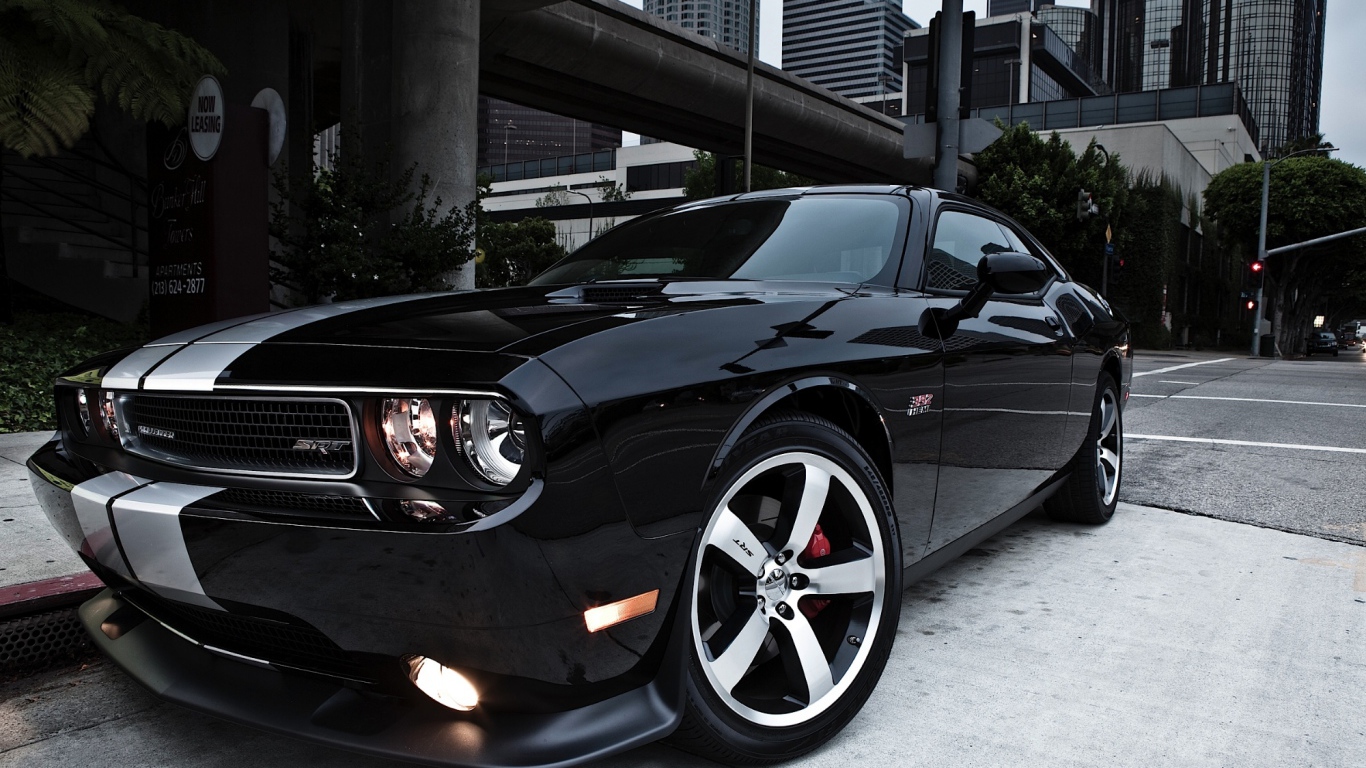 Dodge Challenger в городе