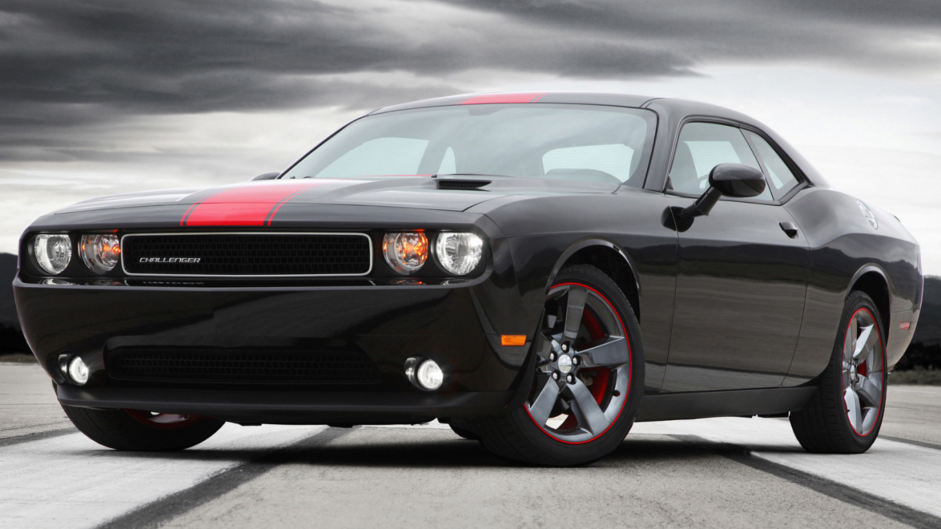 Стремительный Dodge Challenger