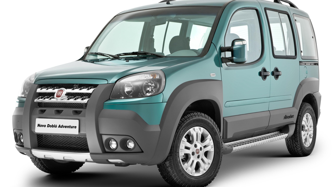 Красивый автомобиль Fiat Doblo