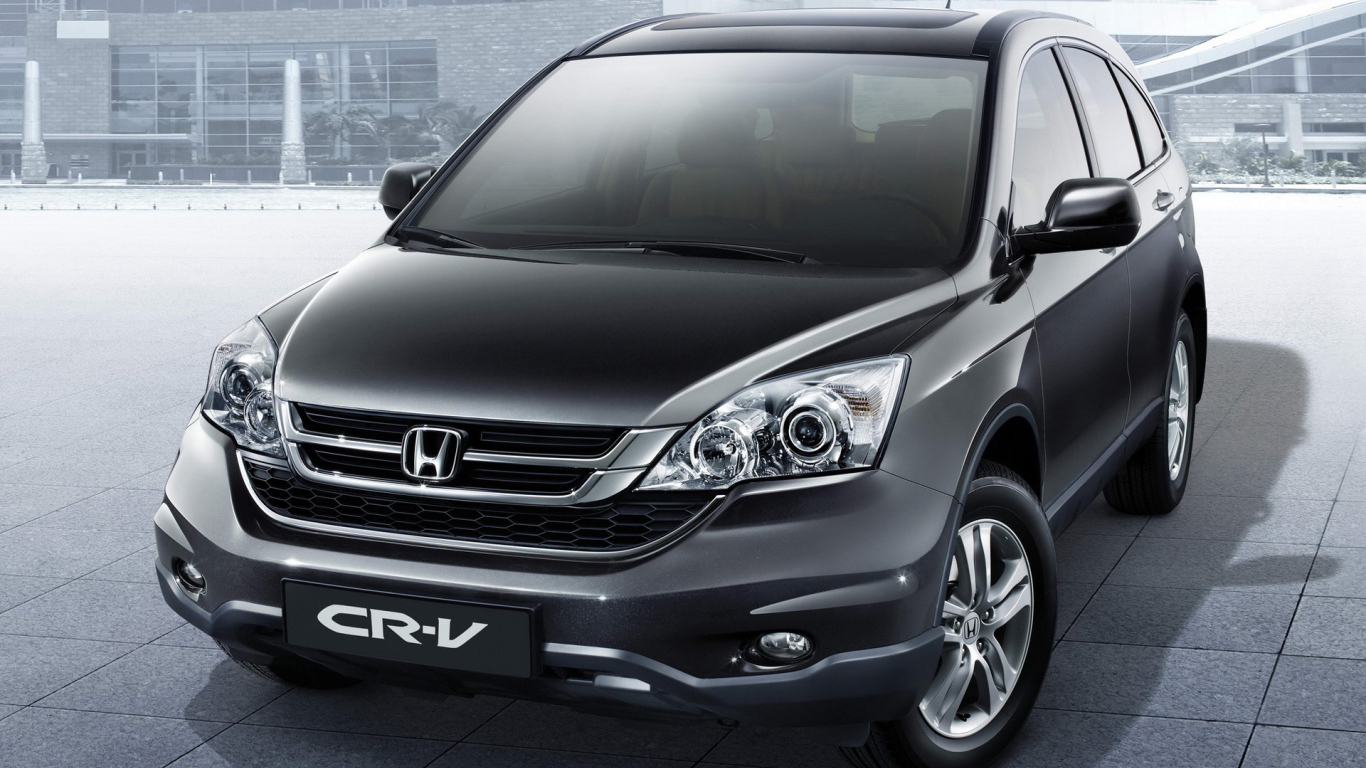 Автомобиль Honda CR V на дороге