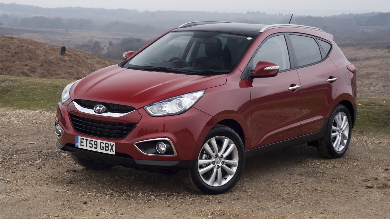  Автомобиль Hyundai IX35 на дороге