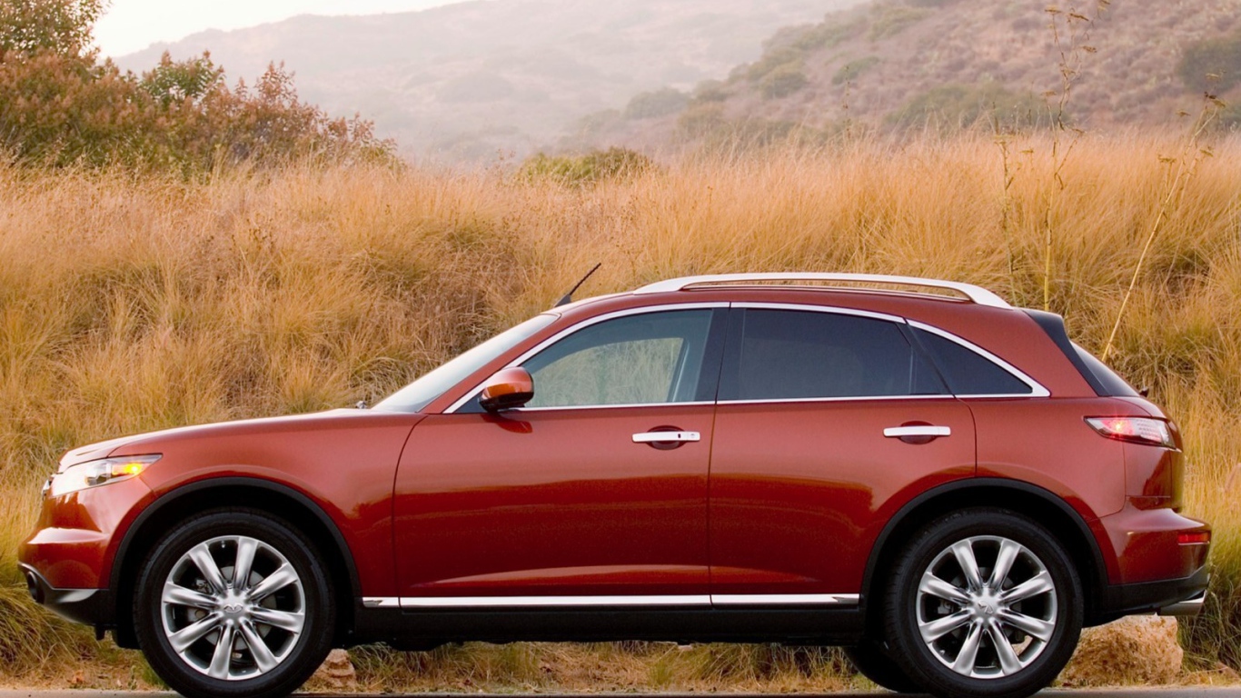 Красный Infiniti FX35