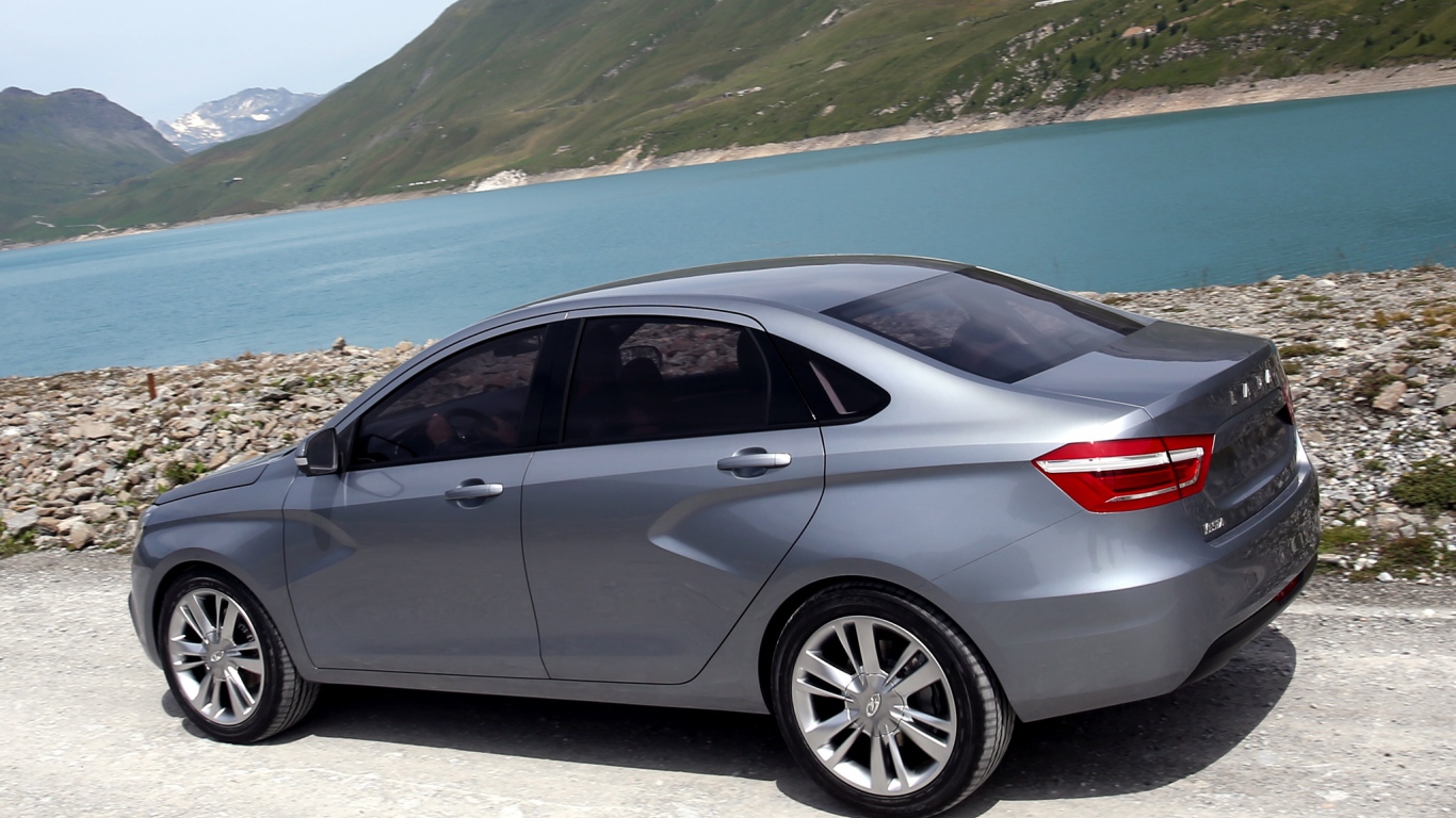 Лада Веста у воды