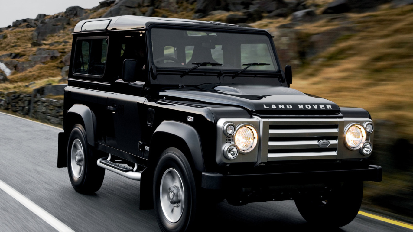  Красивый автомобиль Land Rover Defender в Москве