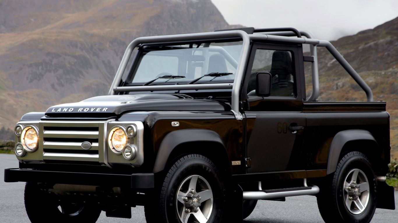 Автомобиль марки Land Rover модели Defender