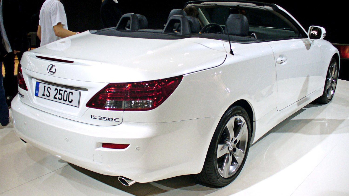 Белый кабриолет Lexus IS 250