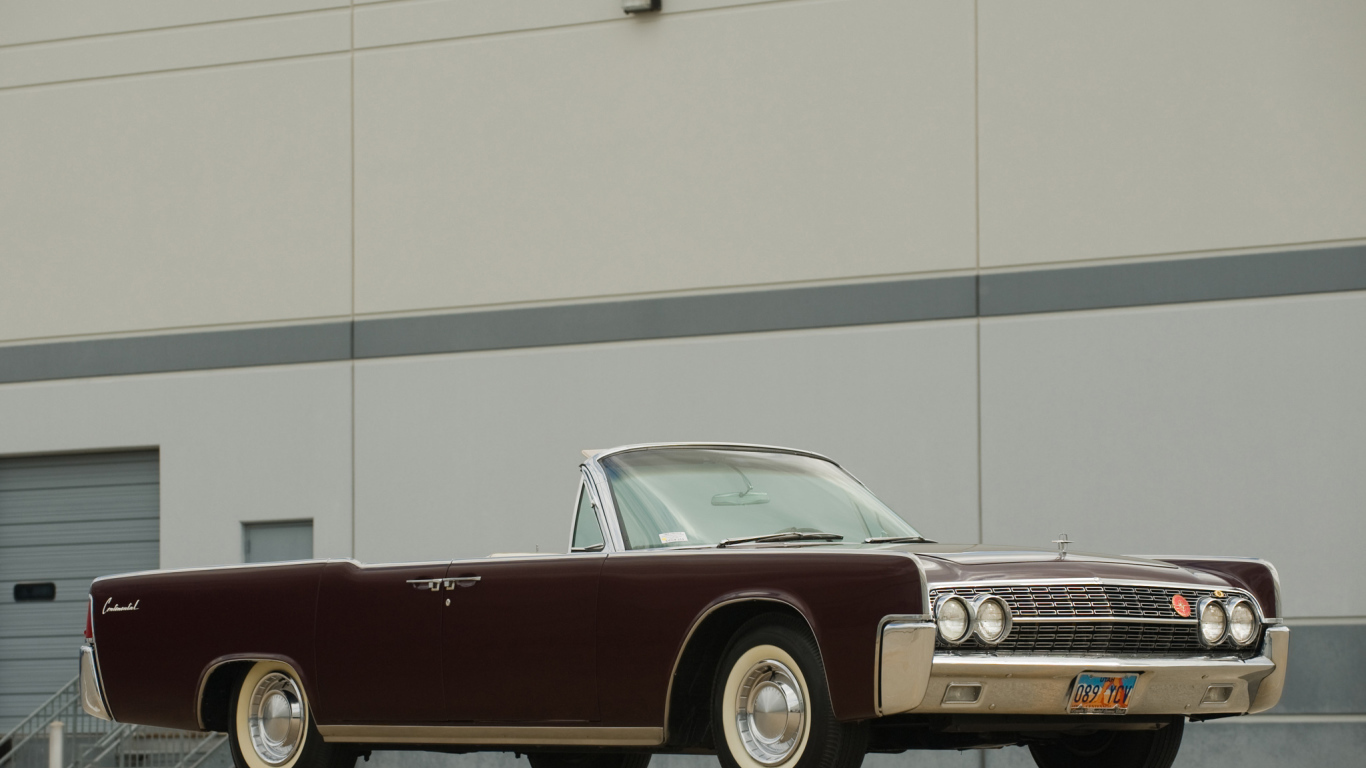 Надежная машина Lincoln Continental