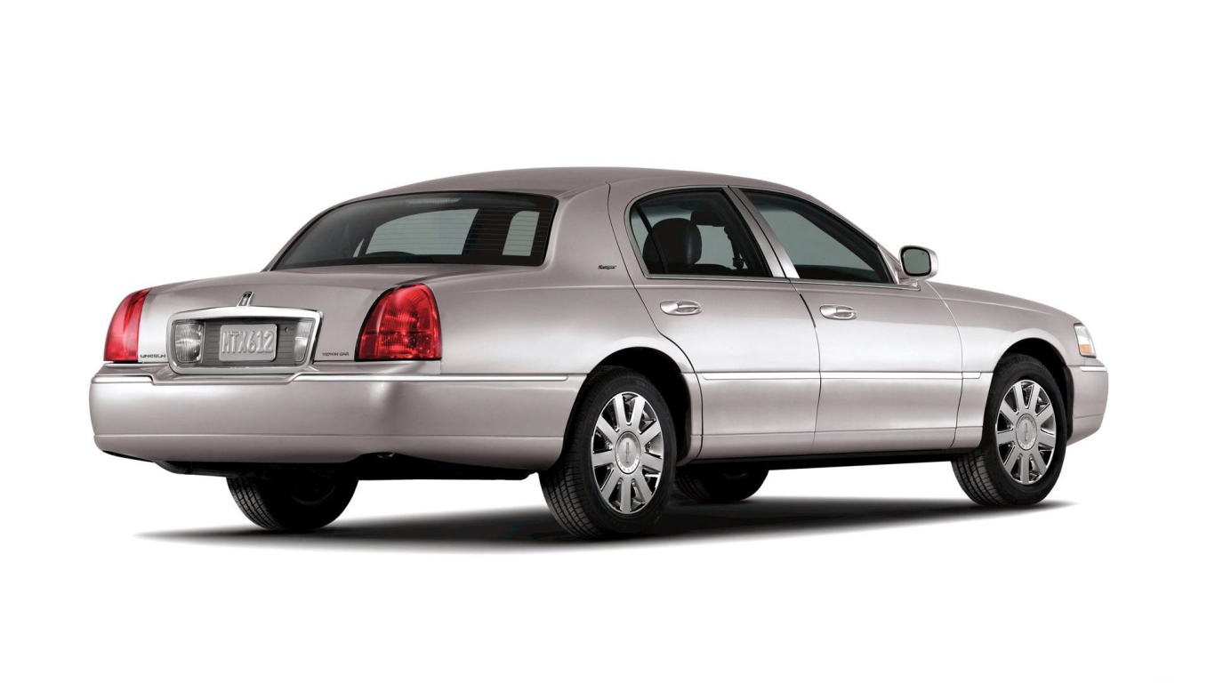 Новая машина Lincoln Town Car