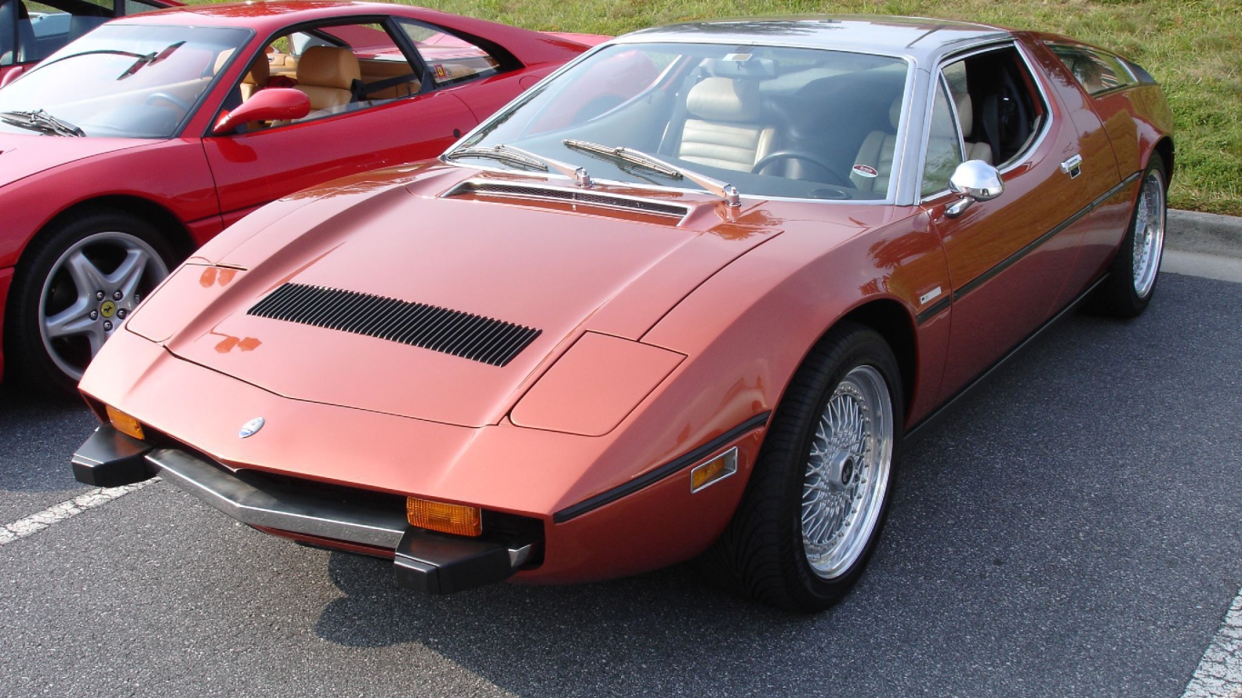 Автомобиль марки Maserati модели Indy