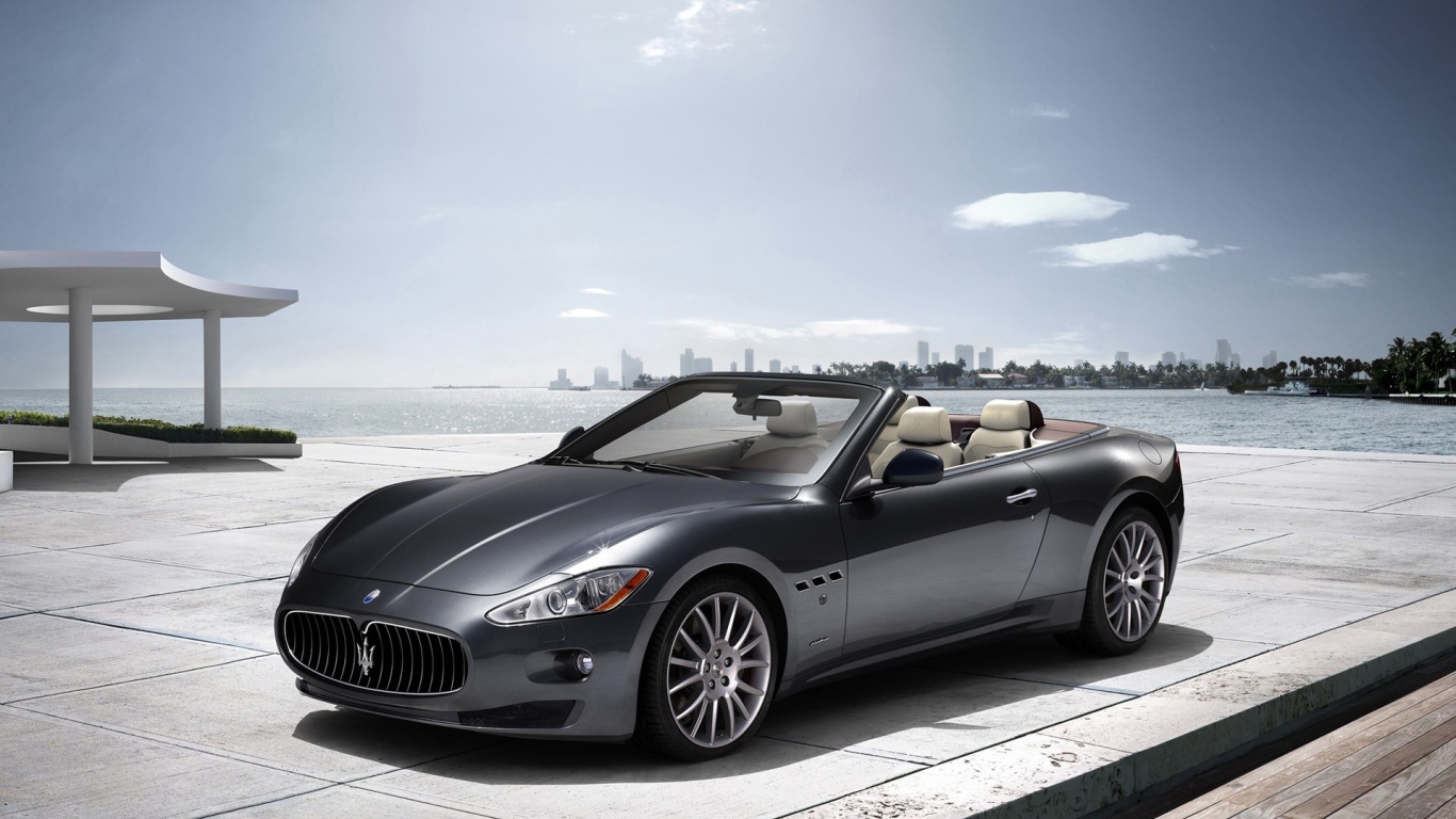 Автомобиль Maserati grancabrio
