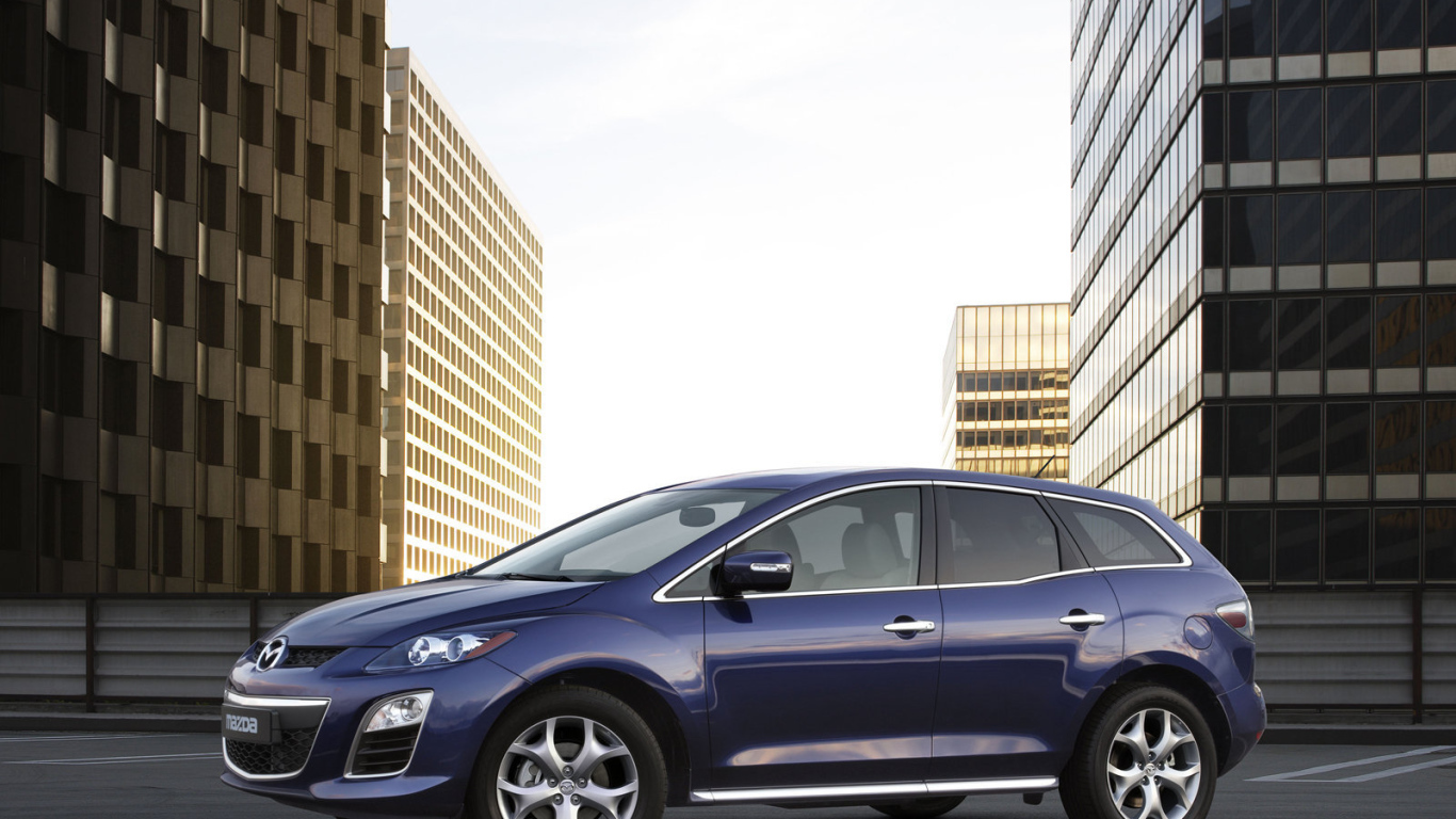 Автомобиль марки Mazda модели CX 7