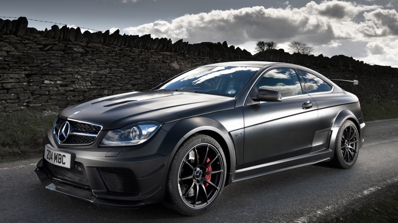 Мерседес C63 серебристый
