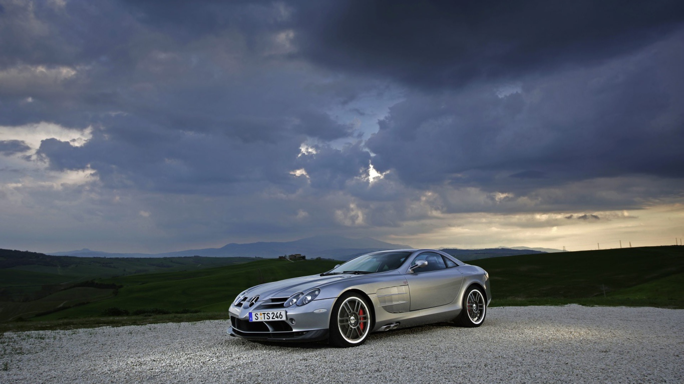 Спортивный серебристый Мерседес