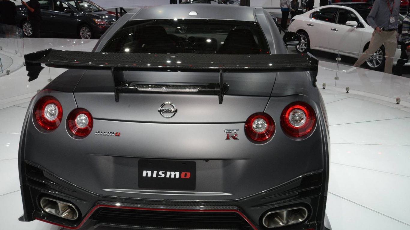 Надежный автомобиль Nissan GT-R Nismo 2014