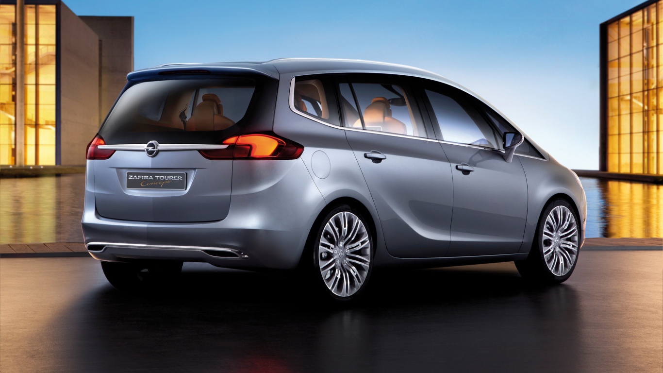 Красивый автомобиль Opel Zafira
