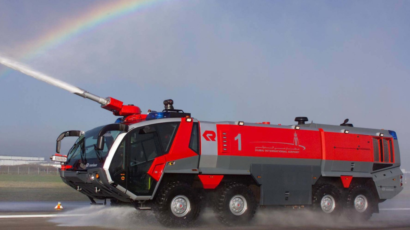 Радуга над пожарной машиной