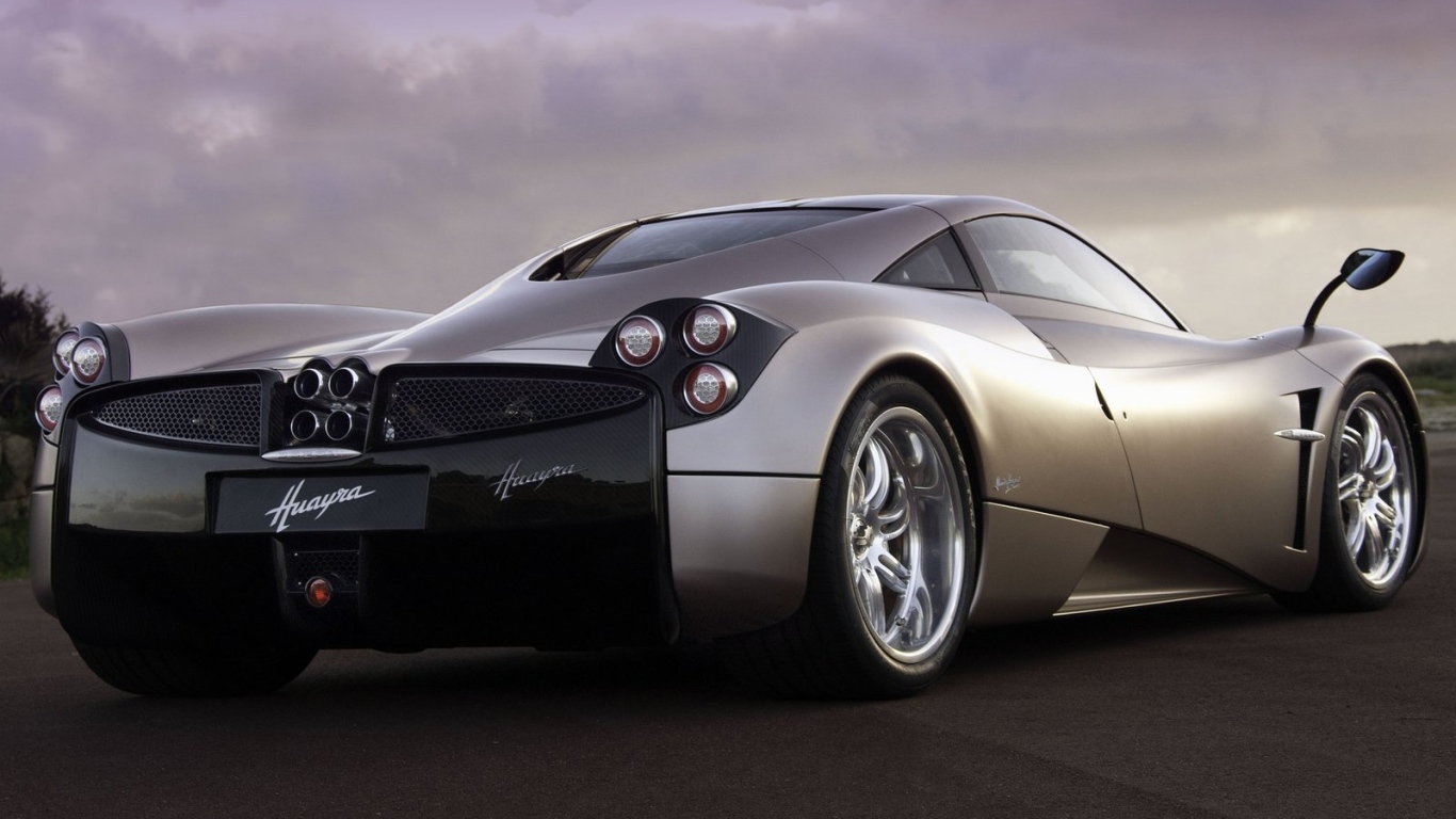  Красивый автомобиль Pagani Huayra